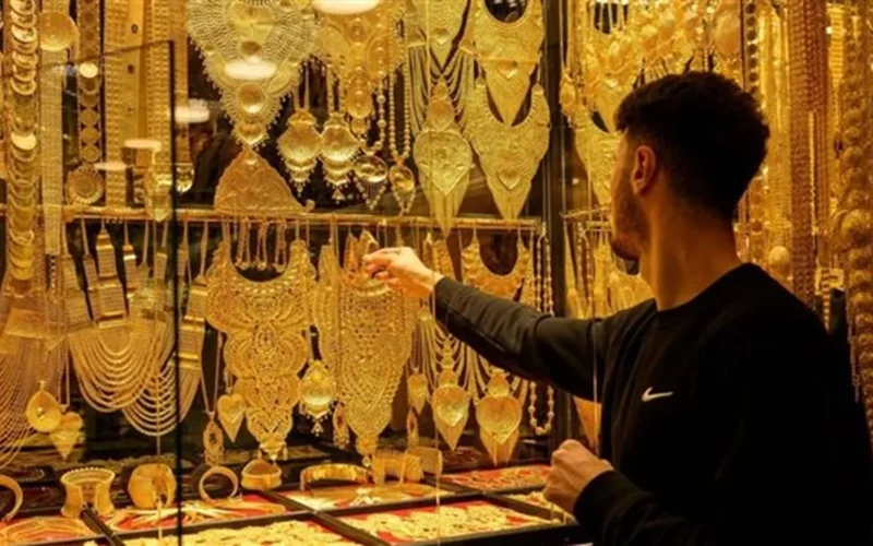 انهيار تاريخي.. سعر جرام الذهب عيار 21 يسجل مستويات غير مسبوقة محليًا
